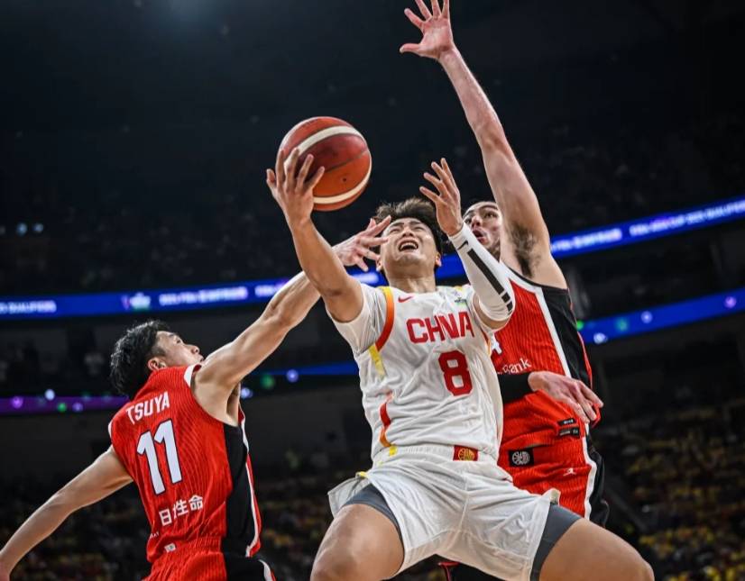 青少年代表隊_42分大胜青少年代表隊!亚预赛中国男篮复仇日本 赵睿16+8+5