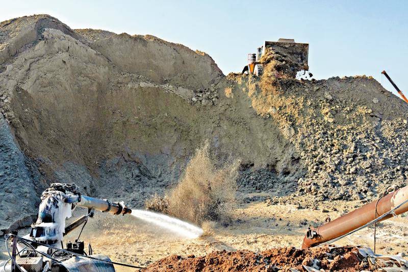 香港足球_金灿荣:泽连斯基气炸特朗普香港足球,预示了他的两种结局