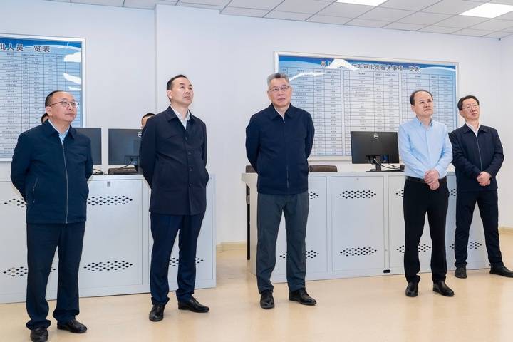 怎么注册皇冠信用网_贵州省人大常委会副主任、民革省委主任委员王世杰率队到贵州商学院调研