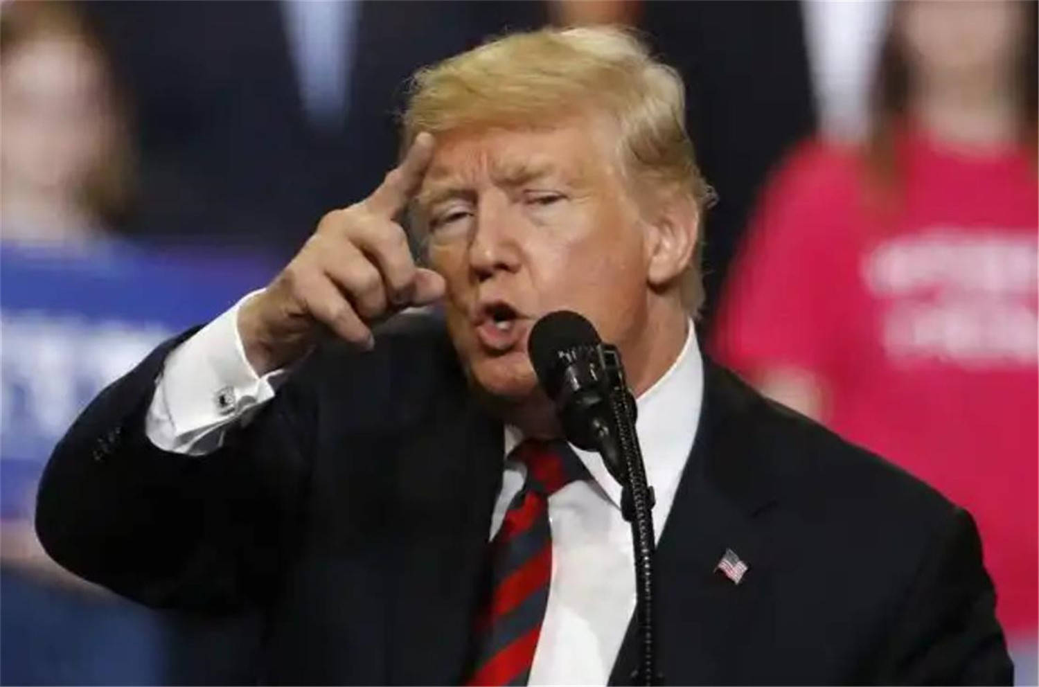 皇冠信用网登2登3_中方偏不上谈判桌皇冠信用网登2登3,特朗普被逼急,对华态度大变,一点办法都没有