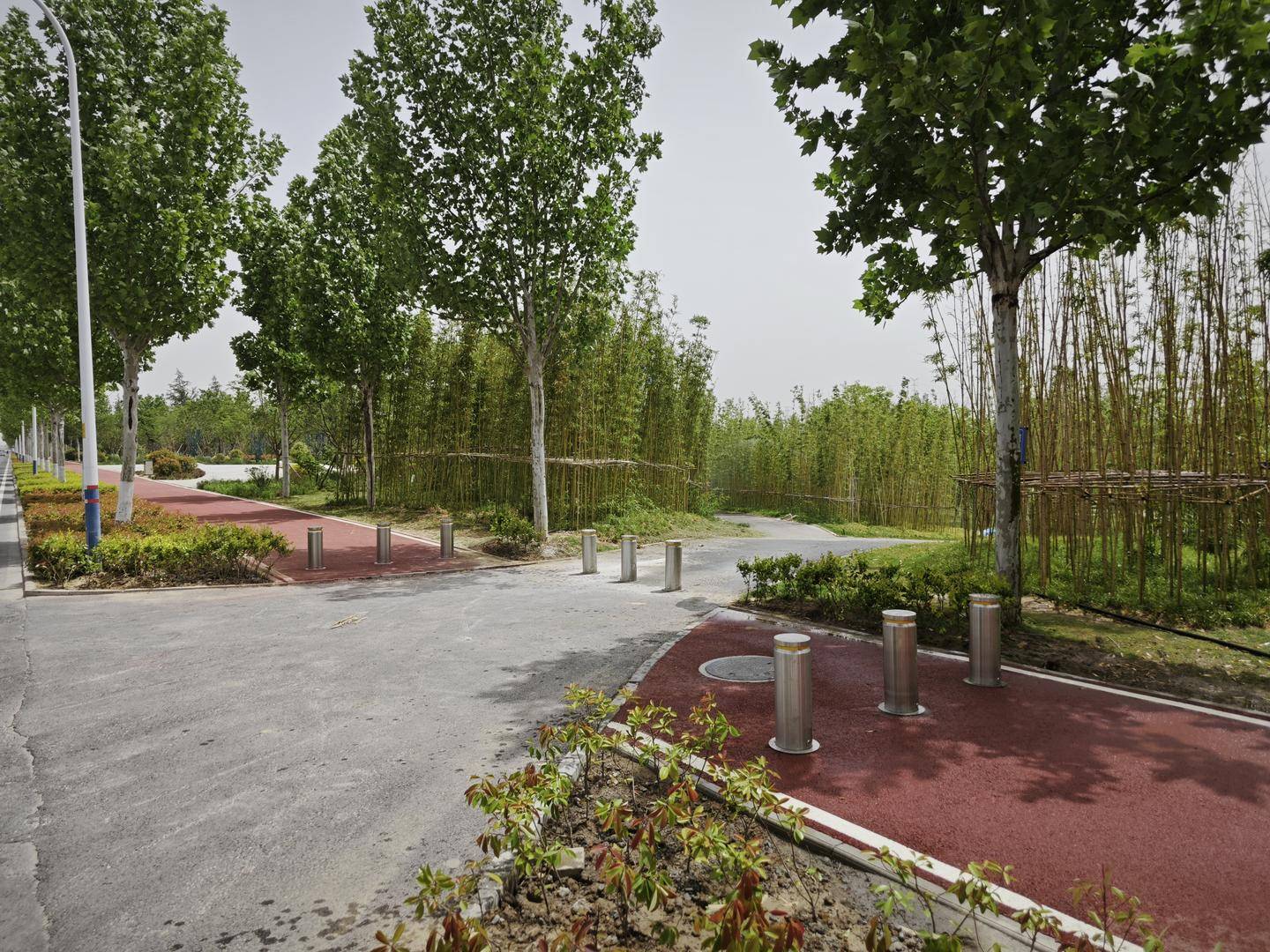 如何申请皇冠信用网会员_西安一网友称骑行时险撞上横在路口的钢丝 回访该路段:未见钢丝如何申请皇冠信用网会员,已安装隔离墩