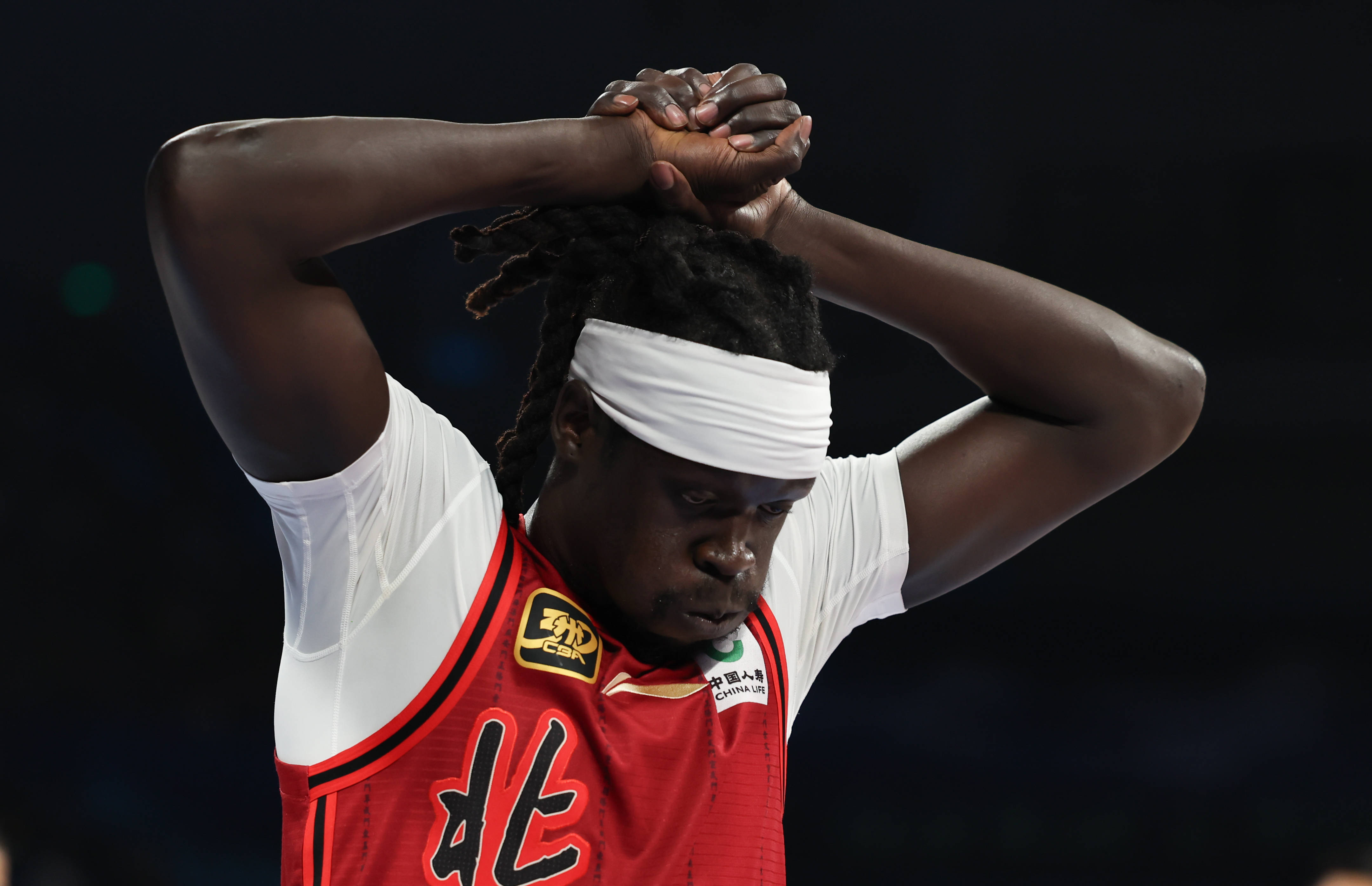 皇冠信用登2代理_奥莫特:刘传兴全场都在做脏动作 CBA应保护曾凡博