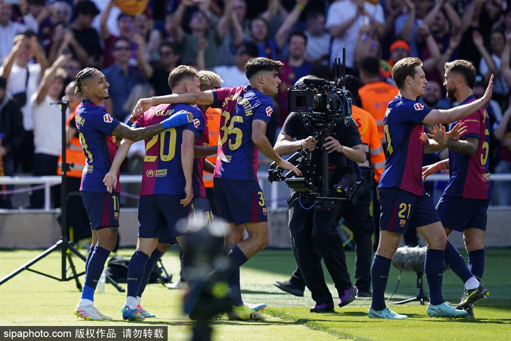 正版皇冠信用网开户_赛季四杀正版皇冠信用网开户！西甲-姆巴佩戴帽拉菲2球 巴萨4-3皇马7分领跑