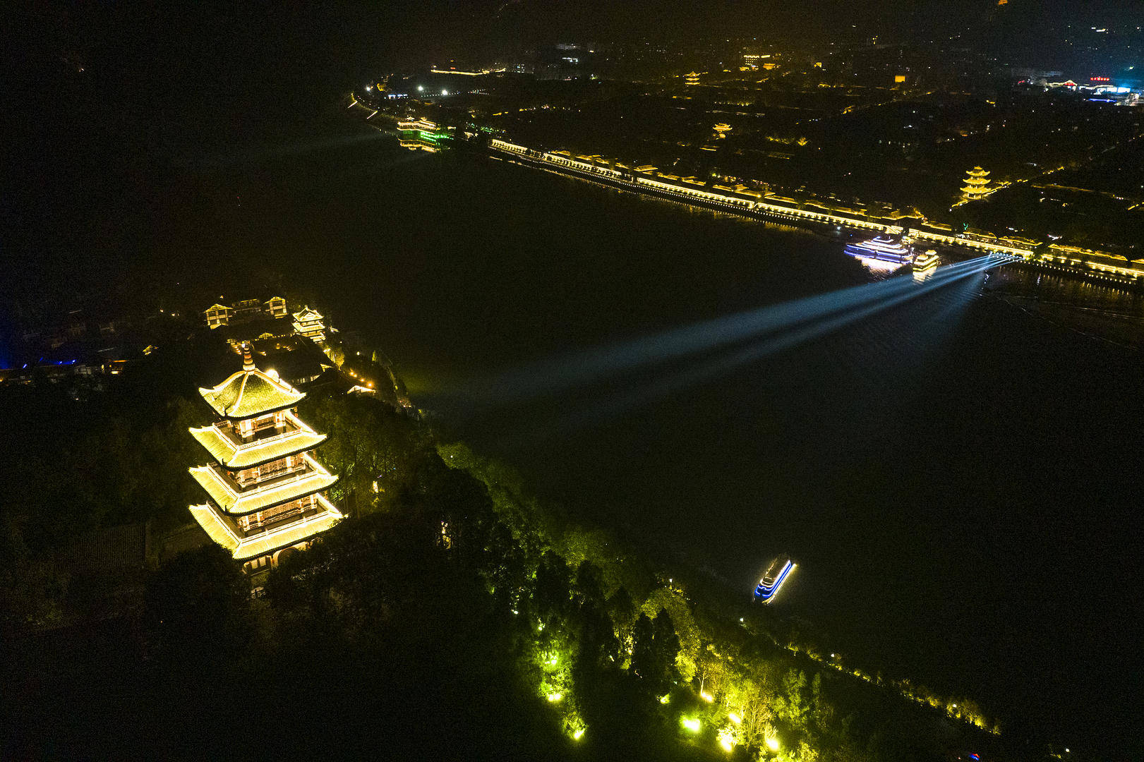 皇冠welcome注册账号_游客投诉在阆中一景区被索要597元上香费 官方:已致歉退款皇冠welcome注册账号,景区停业整顿