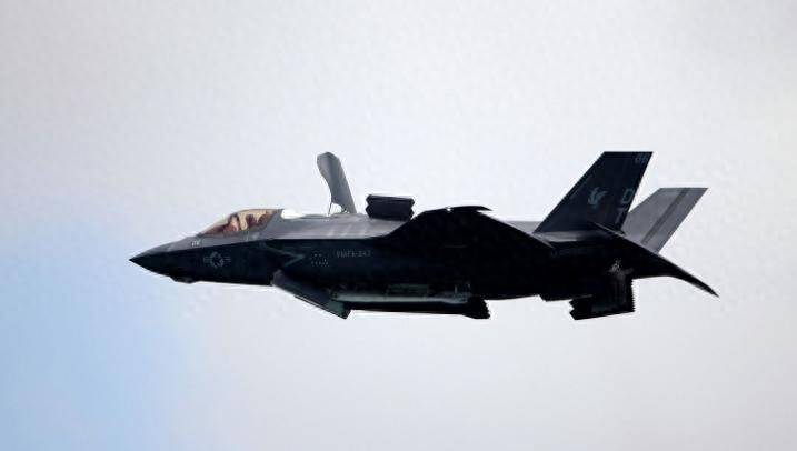 法甲联赛在哪里看_美媒爆:美国数架F-16战机和一架F-35战机曾险些被胡塞武装击中