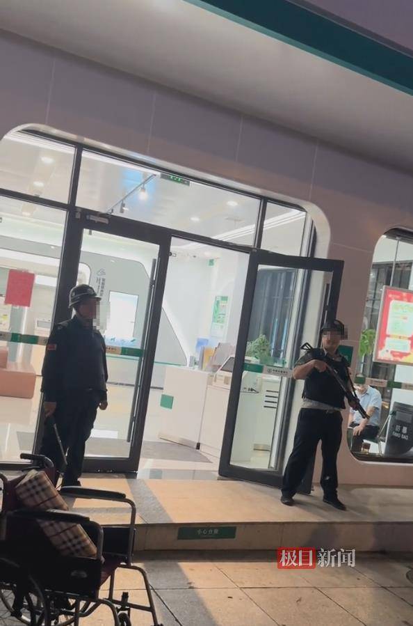 皇冠信用网登2代理_家属称重病妇女被要求“本人到银行”才能取款皇冠信用网登2代理,办理业务过程中人突然去世,株洲多方回应