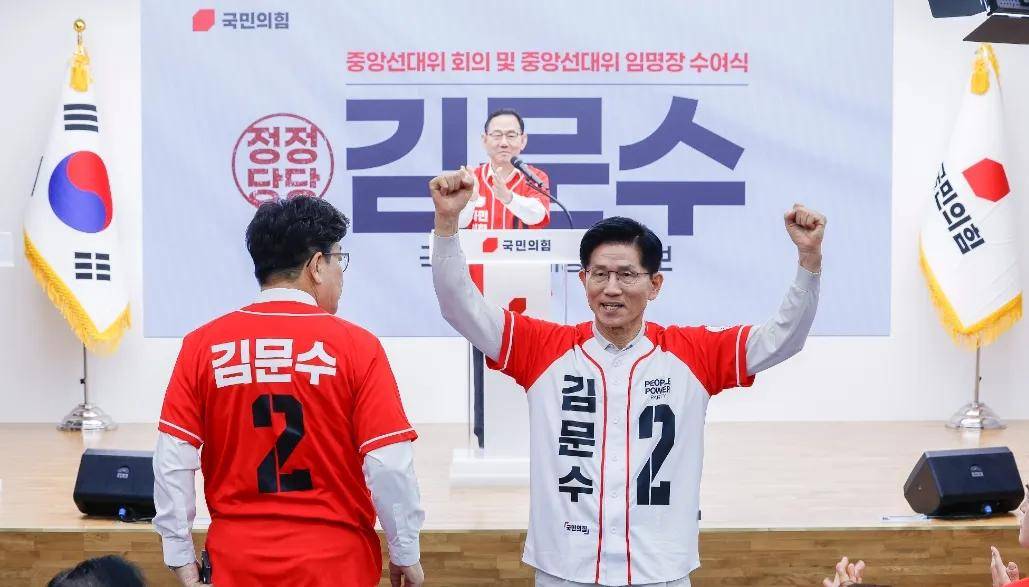 皇冠代理登1租用_李在明民调大幅领先皇冠代理登1租用,朴槿惠和文在寅接连出手,韩国大选惊现新变数!