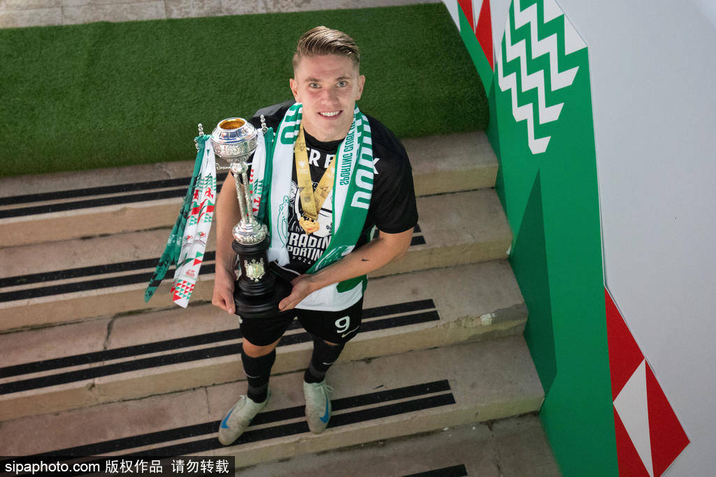 皇冠足球平台代理_煮熟的鸭子飞了?约克雷斯怒斥葡体出尔反尔皇冠足球平台代理,曼联8000万欧引援再遇“拦路虎”!