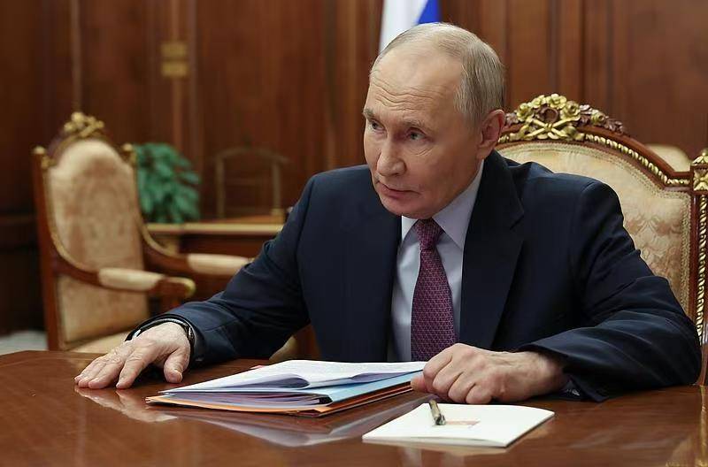 皇冠足球管理平台出租_真要轰炸莫斯科?普京被激怒皇冠足球管理平台出租,特朗普突然变脸,对乌克兰下了死命令