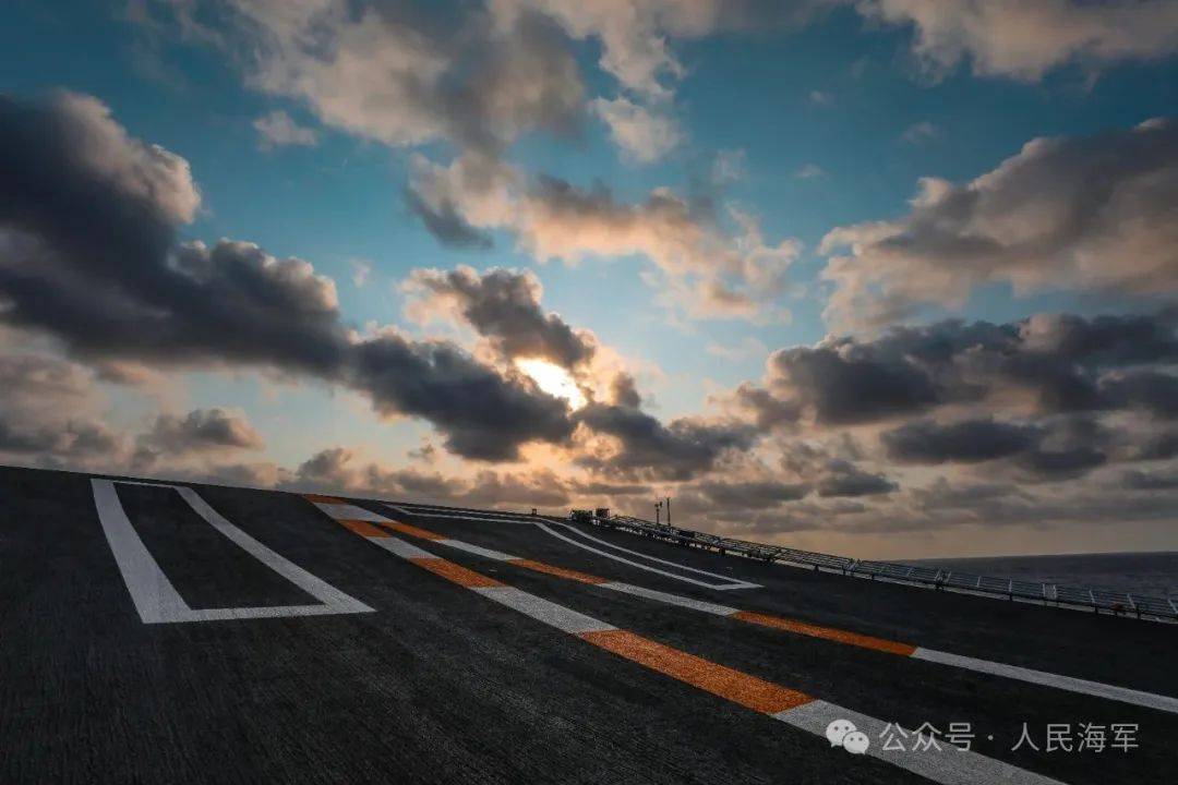 皇冠信用网如何代理
_加速新质战斗力建设生成的备战先锋 | 聚焦山东舰起降保障中队系列评论①