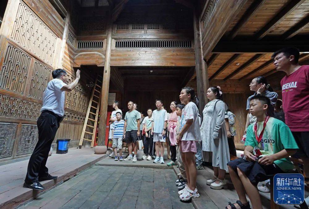 足球平台出租网_日本投降后足球平台出租网,他代表中国参加东京审判