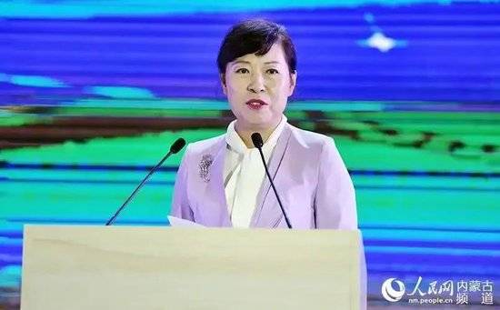 皇冠信用网在线注册
_正部级美女大员被查!千万华服堆满多套住宅皇冠信用网在线注册
,化妆团队提前数小时待命~