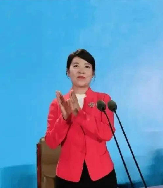 AC米兰vs克雷莫内塞
_“换装主席”王莉霞的堕落:从光鲜人设到腐败深渊