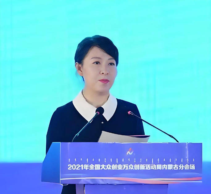 AC米兰vs克雷莫内塞
_“换装主席”王莉霞的堕落:从光鲜人设到腐败深渊