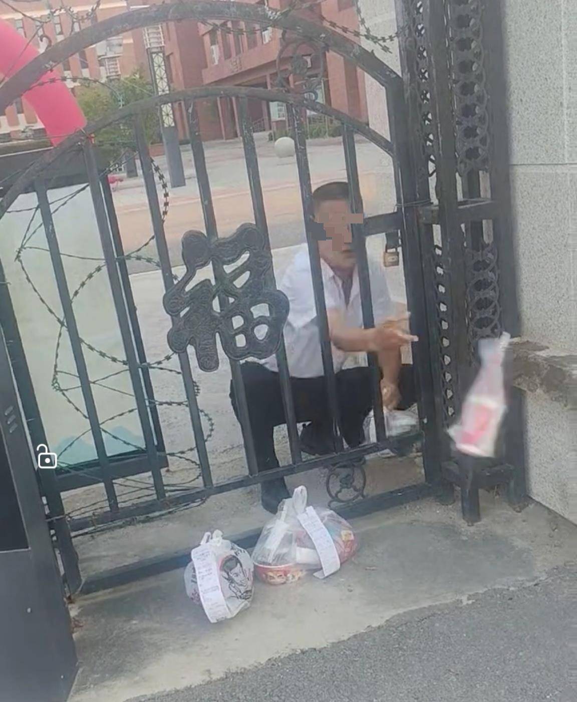 挪威v摩尔多瓦_河北石家庄一学校工作人员扔学生外卖挪威v摩尔多瓦?教育局:正调查核实