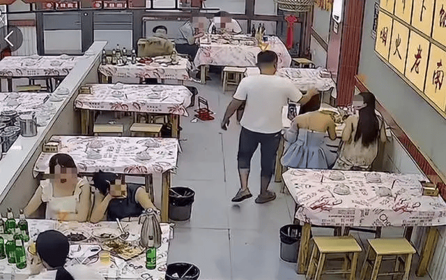 皇冠信用盘怎么申请_警方通报“女子吃夜宵被陌生男子摸头辱骂”:闵某某(男皇冠信用盘怎么申请,34岁)被拘