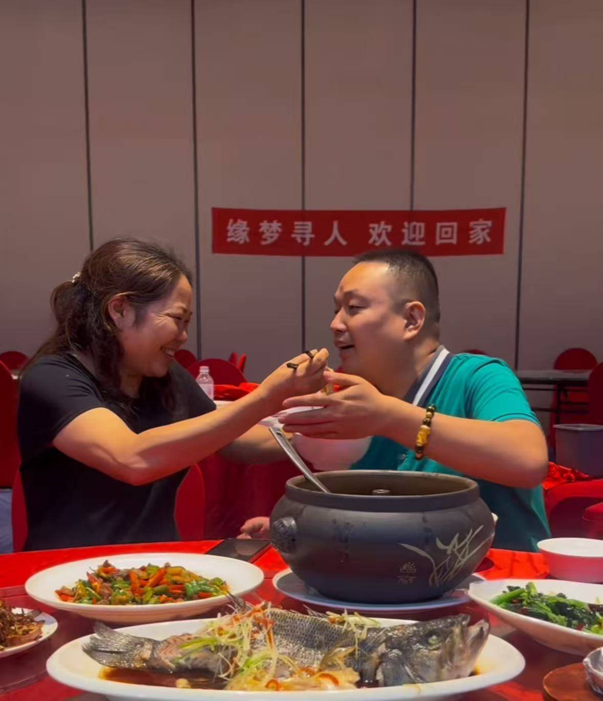 皇冠信用网在线注册_千万富翁与母亲相认团圆:曾被指是野孩子皇冠信用网在线注册,现在要将妈妈带在身边