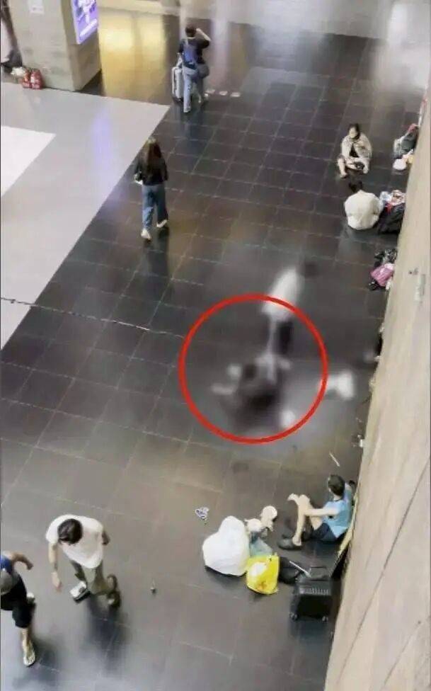 怎么申请皇冠信用网代理
_通缉犯在台北车站性侵香港女游客怎么申请皇冠信用网代理
，在侦查中翻供