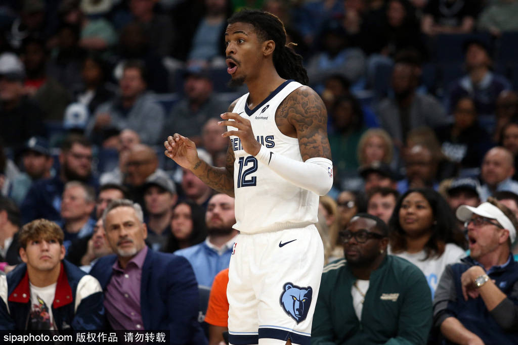 皇冠皇冠足球平台
_杜兰特在火箭与灰熊的比赛中调侃莫兰特父亲:皇冠皇冠足球平台
你儿子不想在这里