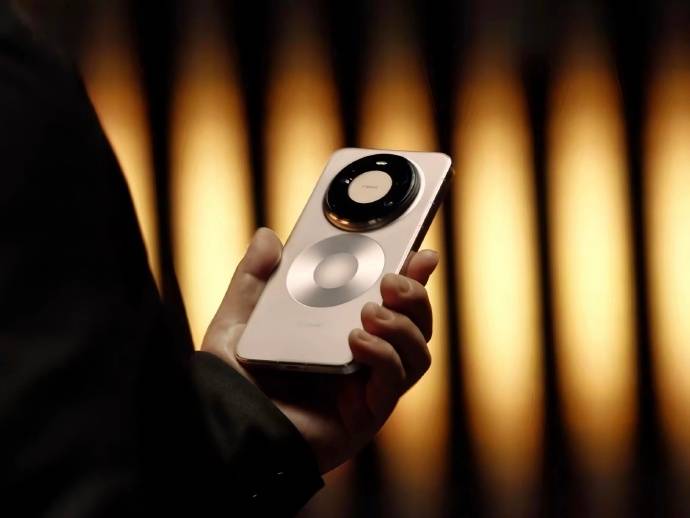 如何申请皇冠信用網
_余承东首秀华为 Mate 80 系列真机如何申请皇冠信用網
,双圆环设计亮眼