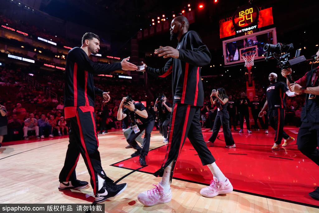 皇冠足球管理平台出租_里德·谢泼德：从犹豫到自信皇冠足球管理平台出租，火箭新星的崛起之路