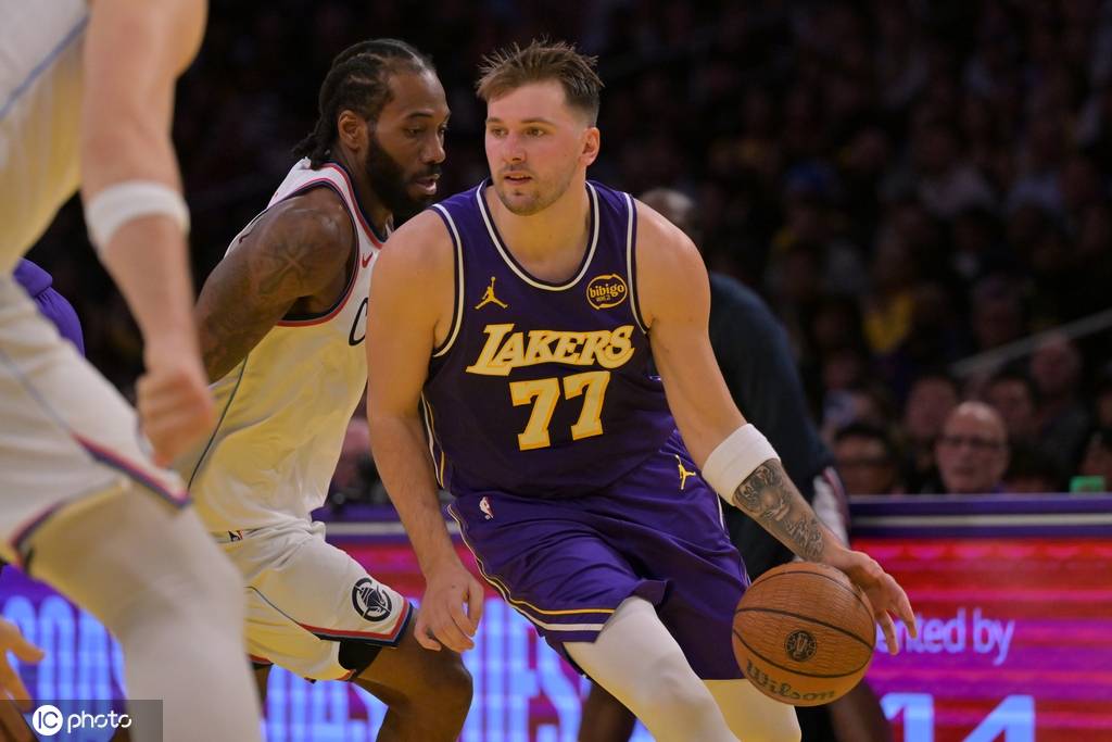 皇冠信用最新地址_东契奇43+13+9老詹25分 哈登29+9湖人胜快船