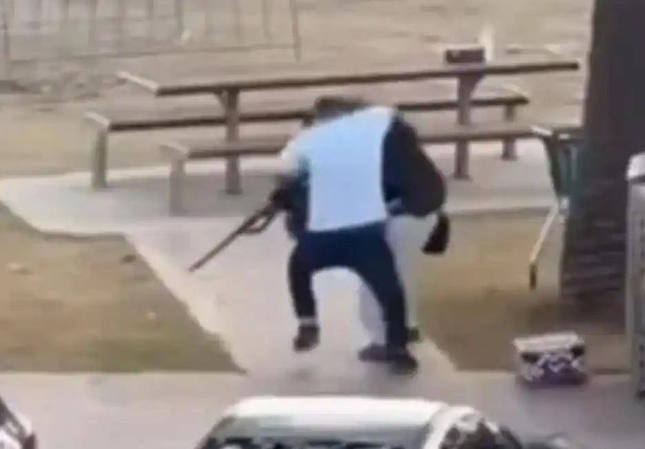 皇冠信用网代理平台_澳大利亚夺枪救人男子在病床上获赠250万澳元支票皇冠信用网代理平台，约合人民币1160万元