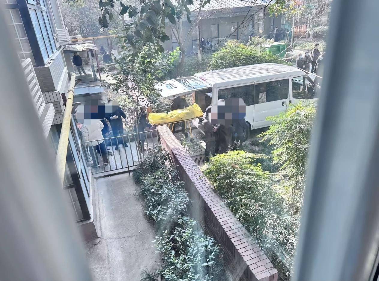 如何申请皇冠信用网_西安一小区电梯发生故障致1人坠亡如何申请皇冠信用网,住户称事发楼栋已连夜检修,小区多部电梯此前曾出现故障