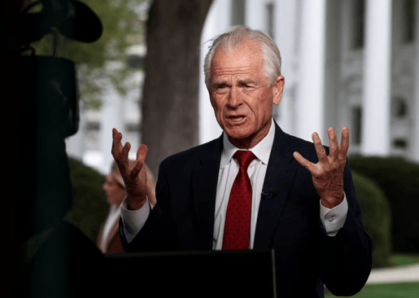 皇冠信用网登123出租_纳瓦罗吹上了:这不是对华软弱皇冠信用网登123出租,是下一盘大棋