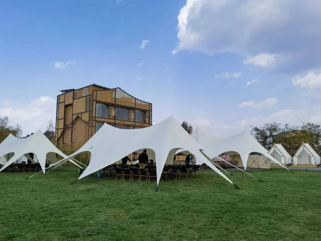 皇冠信用网代理注册 _著名演员于荣光皇冠信用网代理注册 ，在昆明滇池边发起挑战！评论区爆了