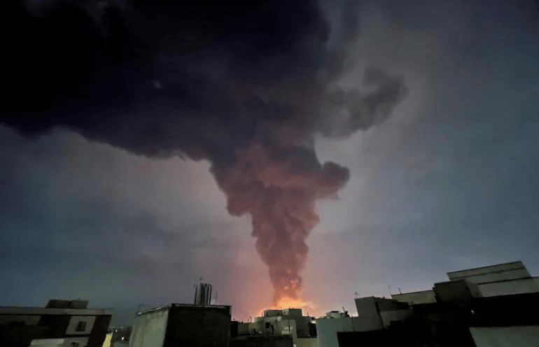 皇冠信用盘最高占成 _“灭国大轰炸”已开始：炸海水淡化厂皇冠信用盘最高占成 ，炸油库，伊朗进入艰难时刻