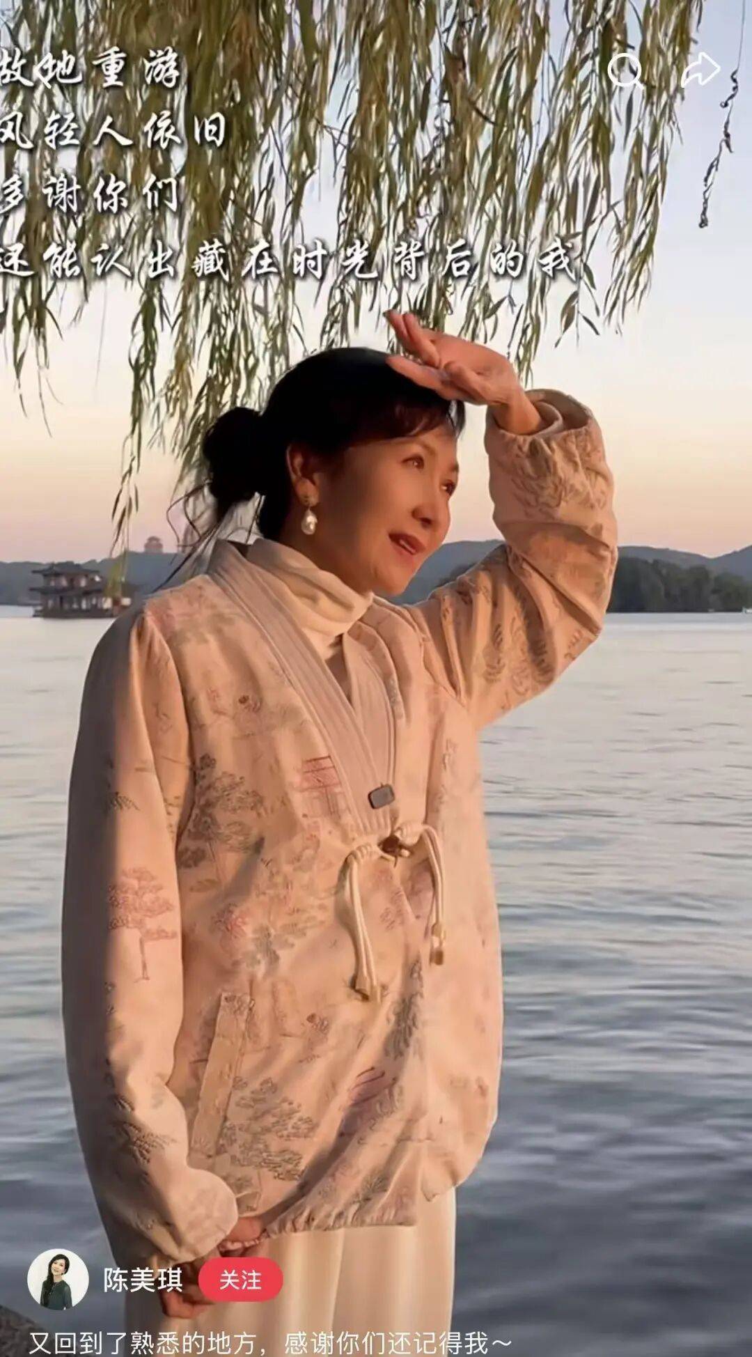 皇冠信用盘登123出租 _知名女演员在杭州坐公交：又回到熟悉的地方皇冠信用盘登123出租 ，网友：我的童年回忆啊