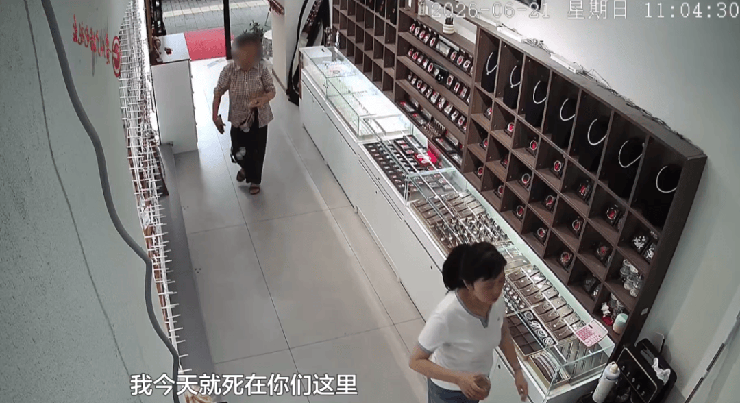 世界杯足球
_贵阳阿姨花860元买银镯子世界杯足球
,靠摔地声音认定掺假要求退款,商家:符合国家标准,假一赔十!