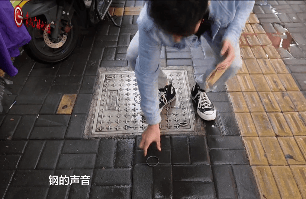 世界杯足球
_贵阳阿姨花860元买银镯子世界杯足球
,靠摔地声音认定掺假要求退款,商家:符合国家标准,假一赔十!