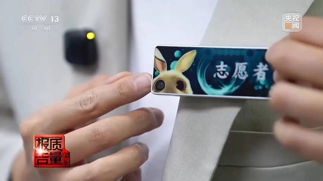 体育皇冠信用网_一对情侣租房后体育皇冠信用网，发现床铺上方有针孔摄像头，2人报警
